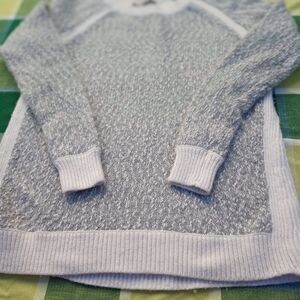 Loft Ann Taylor M White Grey Raglan Longsleeves Women's Sweater.Condition: good